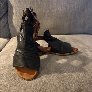 Miz Mooz Women's Black Leather Open-Toe Sandals, Sz 39